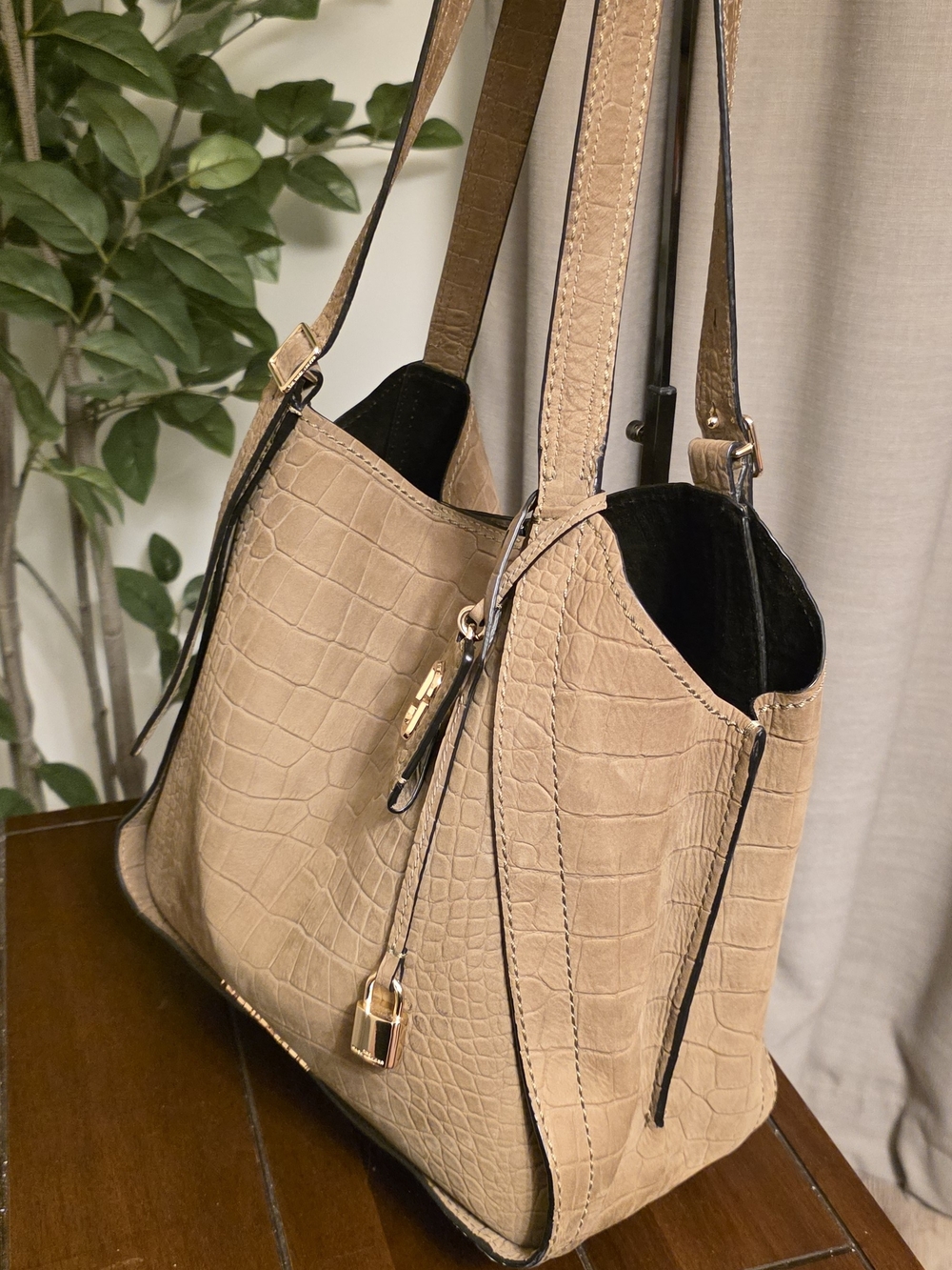 Marc Jacobs The Director Nubuc Croc Embossed Shoulder Bag - Picture 4 of 13